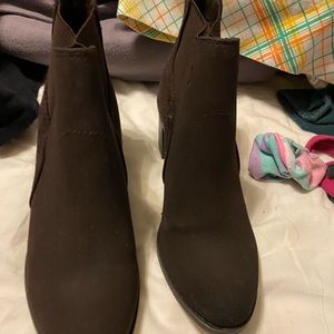 Women’s brown boots